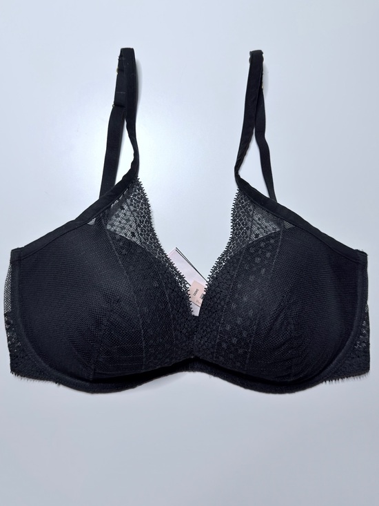 Victoria's Secret Other - Victoria’s Secret Lightly Lined Lace Plunge Bra 34DD